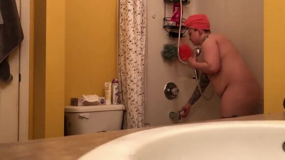 My tattooed plump niece drives me wild