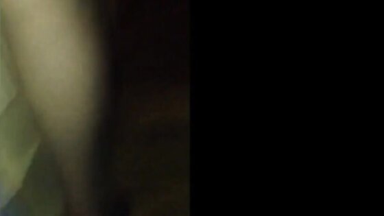 Hustru gnide fisse på en restaurant