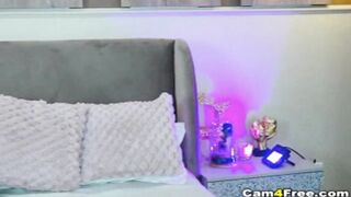 Petite Sexy Lady Stretching Her Pussy And Pumping It