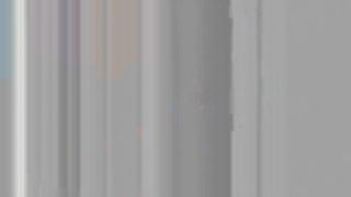 Belle brunette qui me fait jouir en me sucant