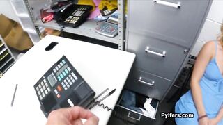 Mall cop hammering tight Latina pussy on his desk