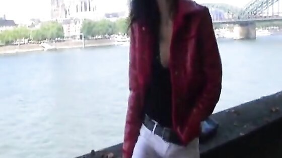 Deutscher Outdoor-Blowjob in Köln – öffentliche Gesichtsbesamung!