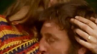 Deutsche Hahnrei-Frau teilt Dreier