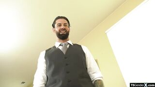 Teen shemale Itzel Saenz wants to fuck