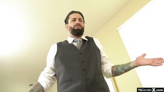 Teen shemale Itzel Saenz wants to fuck