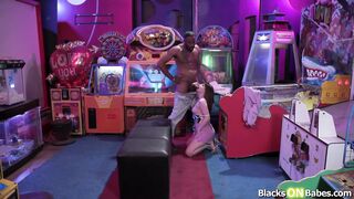 Petite gf fucked by bbc in public arcade