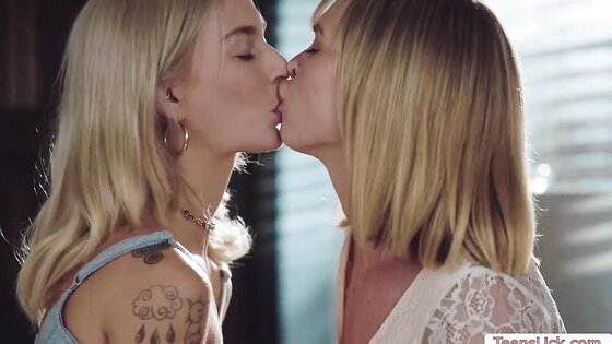 Enjoy this teen stepsisters lick each others pussy