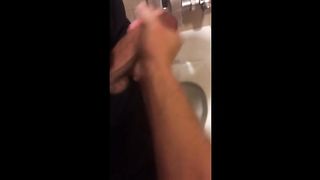 Pegacao no banheiro
