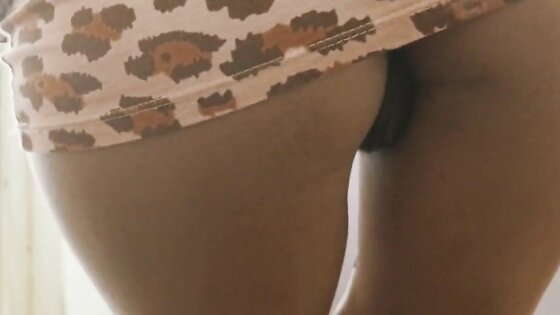 Hot babe in mini skirt show amazing ass and pussy