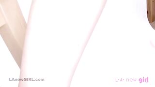 Teen rewarded for rimjob with pussyfuck in studio